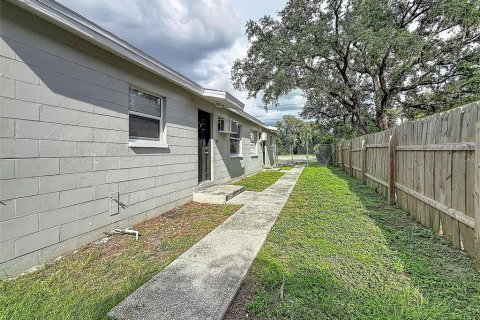Duplex in Tampa, Florida 4 bedrooms, 120.4 sq.m. № 2431204 - photo 6