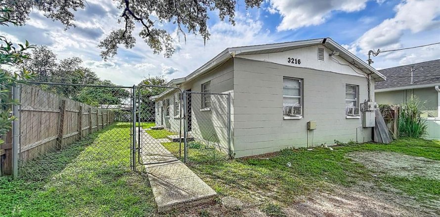 Duplex in Tampa, Florida 4 bedrooms, 120.4 sq.m. № 2431204