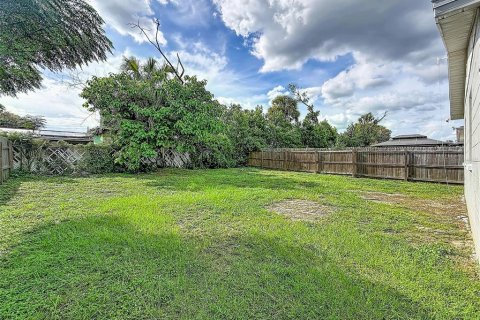 Duplex in Tampa, Florida 4 bedrooms, 120.4 sq.m. № 2431204 - photo 2