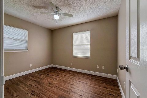 Duplex in Tampa, Florida 4 bedrooms, 120.4 sq.m. № 2431204 - photo 14