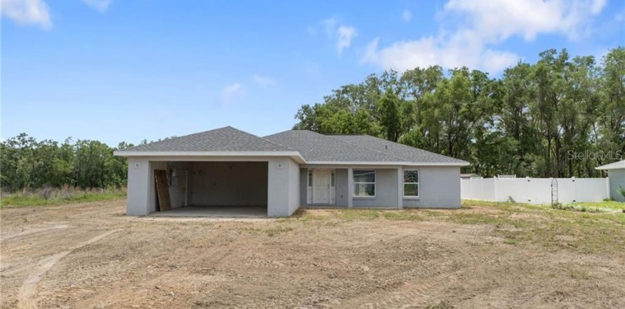 House in Inverness, Florida 3 bedrooms, 147.99 sq.m. № 2217459