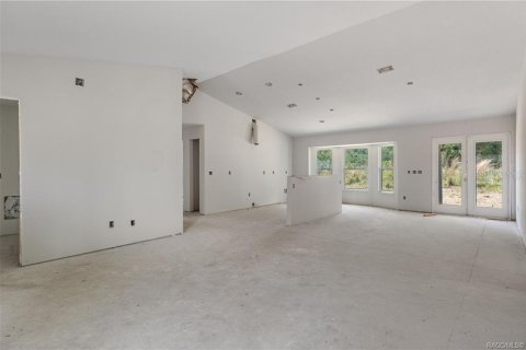 House in Inverness, Florida 3 bedrooms, 147.99 sq.m. № 2217459 - photo 5