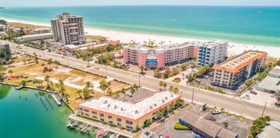 Condo in Saint Pete Beach, Florida, 1 bedroom  № 1514739