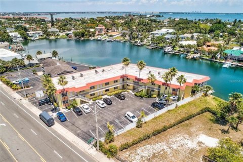 Condo in Saint Pete Beach, Florida, 1 bedroom  № 1514739 - photo 13