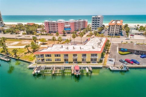 Condo in Saint Pete Beach, Florida, 1 bedroom  № 1514739 - photo 15