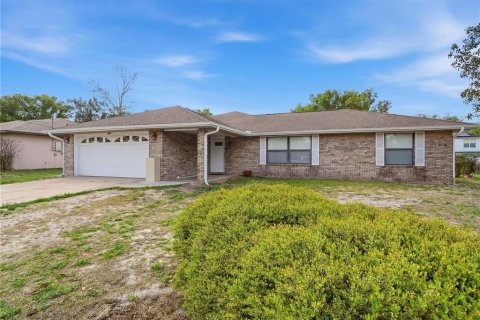 House in Deltona, Florida 3 bedrooms, 146.41 sq.m. № 2211651