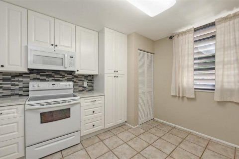 Condo in Bradenton, Florida, 2 bedrooms  № 1719486 - photo 10