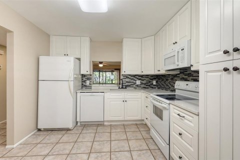 Condo in Bradenton, Florida, 2 bedrooms  № 1719486 - photo 9