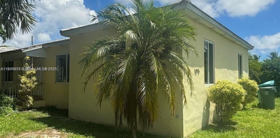 Дом в Бискейн-Парк, Флорида 2 спальни, 83.61м2 № 1951719