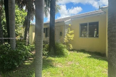 Снять в аренду виллу или дом в Бискейн-Парк, Флорида 2 спальни, 83.61м2, № 1951719 - фото 2