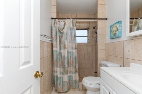 Купить кондоминиум в Халландейл-Бич, Флорида 1 спальня, 58.99м2, № 1867223 - фото 18
