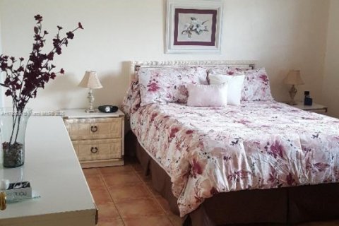 Купить кондоминиум в Халландейл-Бич, Флорида 1 спальня, 58.99м2, № 1867223 - фото 22
