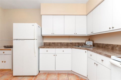 Купить кондоминиум в Халландейл-Бич, Флорида 1 спальня, 58.99м2, № 1867223 - фото 8