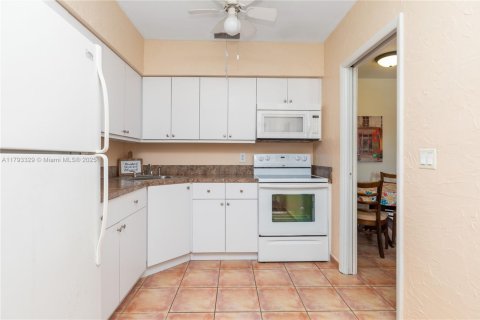 Купить кондоминиум в Халландейл-Бич, Флорида 1 спальня, 58.99м2, № 1867223 - фото 4