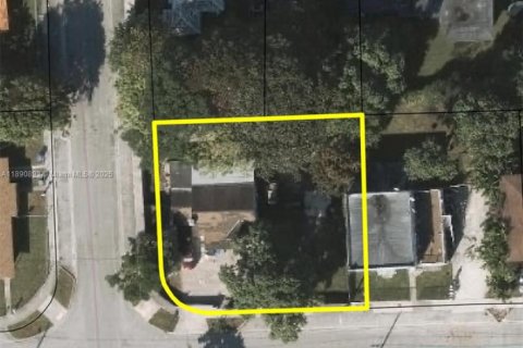 House in Miami, Florida 3 bedrooms, 94.76 sq.m. № 1944937 - photo 1