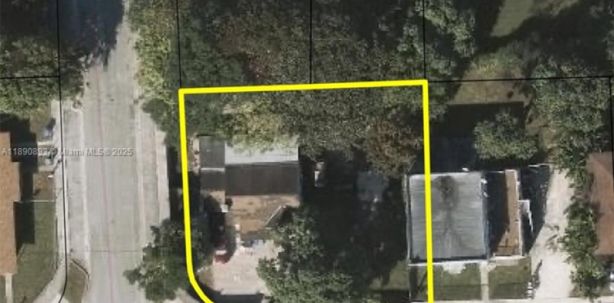 House in Miami, Florida 3 bedrooms, 94.76 sq.m. № 1944937