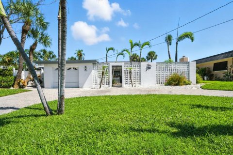 Villa ou maison à vendre à Saint Pete Beach, Floride: 2 chambres, 170.1 m2 № 1907562 - photo 2