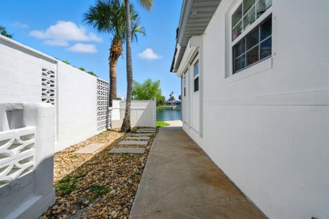 Villa ou maison à vendre à Saint Pete Beach, Floride: 2 chambres, 170.1 m2 № 1907562 - photo 22