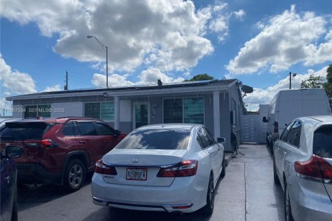 Villa ou maison à louer à Hialeah, Floride: 2 chambres, 183.2 m2 № 2029686 - photo 2