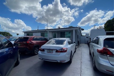 Villa ou maison à Hialeah, Floride 2 chambres, 183.2 m2 № 2029686