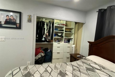 Villa ou maison à louer à Hialeah, Floride: 2 chambres, 183.2 m2 № 2029686 - photo 7