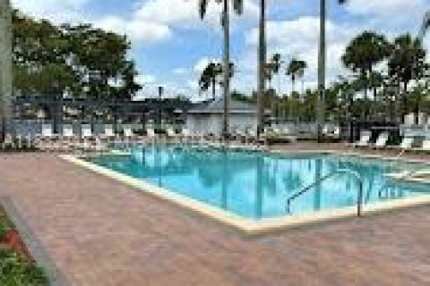 Touwnhouse à vendre à Hialeah, Floride: 2 chambres, 86.58 m2 № 1819706 - photo 2