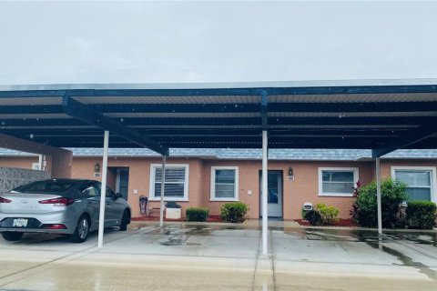 Copropriété à louer à New Port Richey, Floride: 2 chambres, 73.58 m2 № 1720600 - photo 1