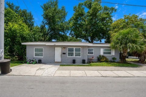 Commercial property in Saint Petersburg, Florida 120.68 sq.m. № 2287317