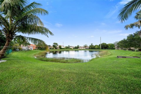 House in Homestead, Florida 3 bedrooms, 144 sq.m. № 1942670 - photo 25