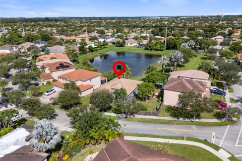 House in Homestead, Florida 3 bedrooms, 144 sq.m. № 1942670 - photo 28