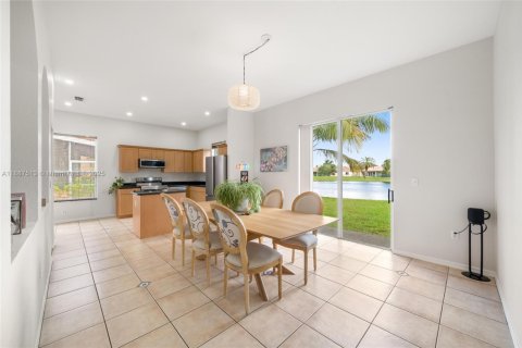 House in Homestead, Florida 3 bedrooms, 144 sq.m. № 1942670 - photo 5