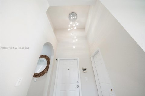 House in Homestead, Florida 3 bedrooms, 144 sq.m. № 1942670 - photo 18