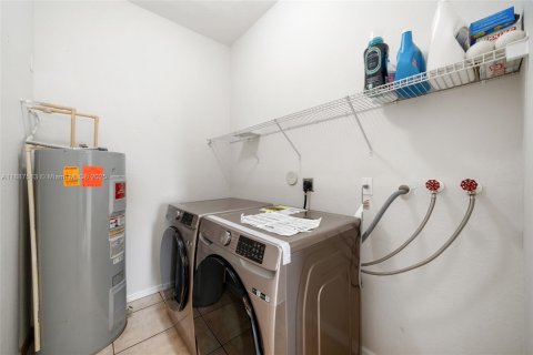 House in Homestead, Florida 3 bedrooms, 144 sq.m. № 1942670 - photo 20