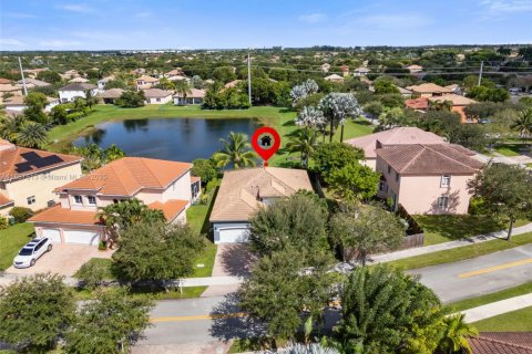 House in Homestead, Florida 3 bedrooms, 144 sq.m. № 1942670 - photo 30