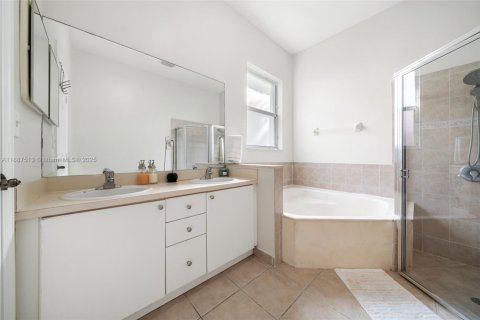 House in Homestead, Florida 3 bedrooms, 144 sq.m. № 1942670 - photo 13