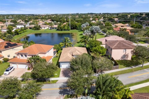 House in Homestead, Florida 3 bedrooms, 144 sq.m. № 1942670 - photo 29