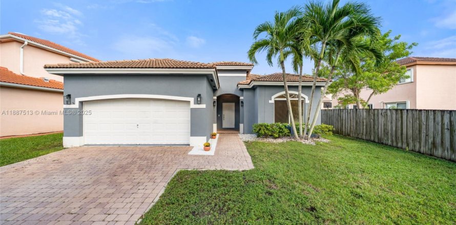 House in Homestead, Florida 3 bedrooms, 144 sq.m. № 1942670