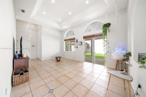 House in Homestead, Florida 3 bedrooms, 144 sq.m. № 1942670 - photo 3