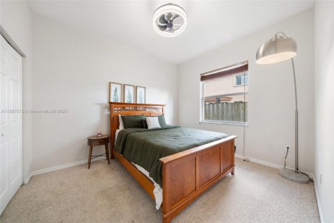 House in Homestead, Florida 3 bedrooms, 144 sq.m. № 1942670 - photo 10