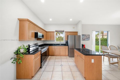 House in Homestead, Florida 3 bedrooms, 144 sq.m. № 1942670 - photo 7