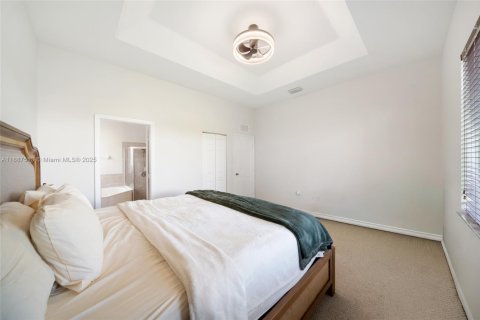 House in Homestead, Florida 3 bedrooms, 144 sq.m. № 1942670 - photo 14