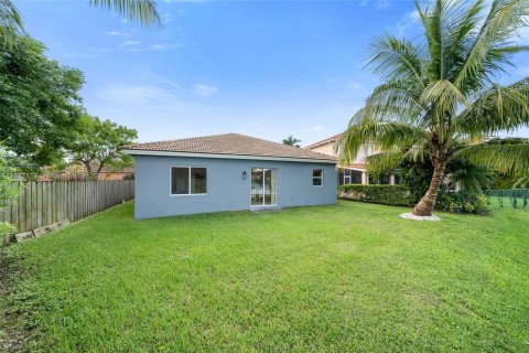 House in Homestead, Florida 3 bedrooms, 144 sq.m. № 1942670 - photo 23