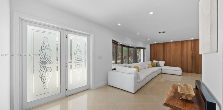 Villa ou maison à Hollywood, Floride 6 chambres, 370.68 m2 № 1812349