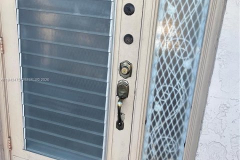 Condo in Sunrise, Florida, 2 bedrooms  № 2001591