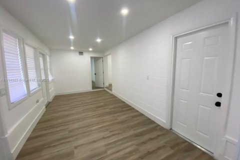 House in Port Charlotte, Florida 4 bedrooms, 115.66 sq.m. № 1683579 - photo 30