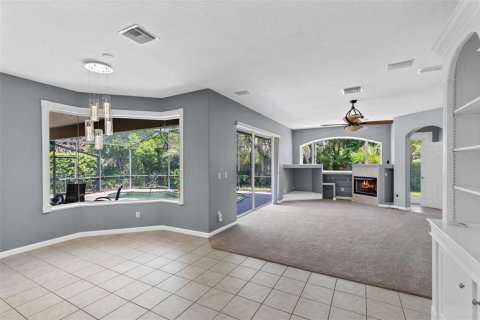 House in Oviedo, Florida 4 bedrooms, 261.61 sq.m. № 2216904 - photo 9