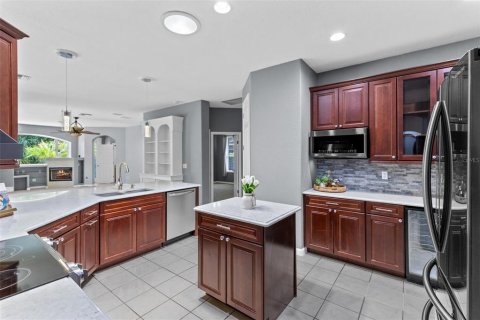 House in Oviedo, Florida 4 bedrooms, 261.61 sq.m. № 2216904 - photo 3