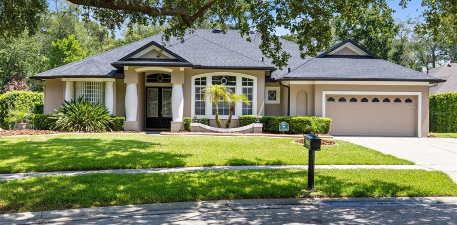 House in Oviedo, Florida 4 bedrooms, 261.61 sq.m. № 2216904