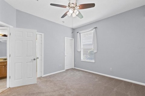 House in Oviedo, Florida 4 bedrooms, 261.61 sq.m. № 2216904 - photo 29