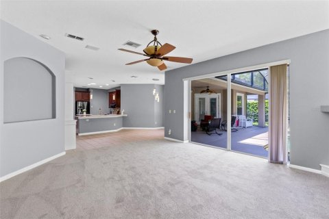 House in Oviedo, Florida 4 bedrooms, 261.61 sq.m. № 2216904 - photo 10